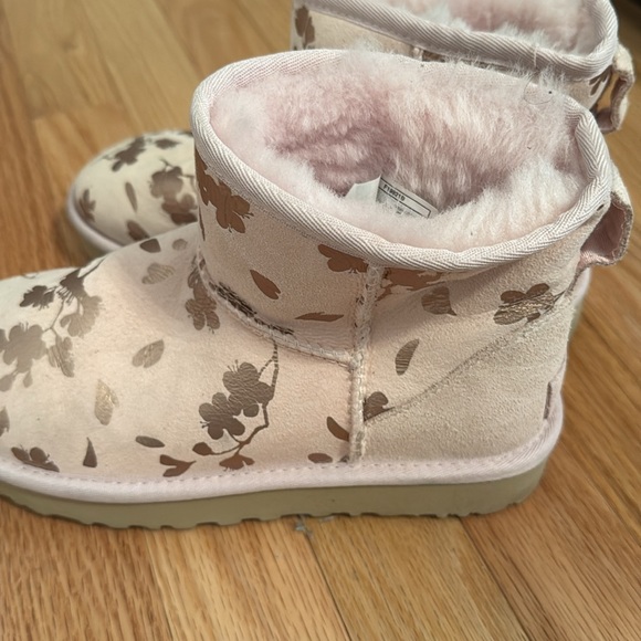 ugg mini - Picture 2 of 6